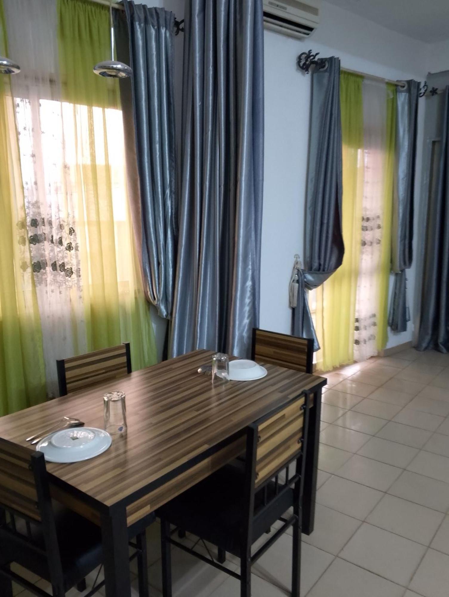 Appart Meuble Le Dakota Yaoundé Exteriér fotografie