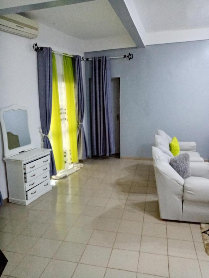 Appart Meuble Le Dakota Yaoundé Exteriér fotografie